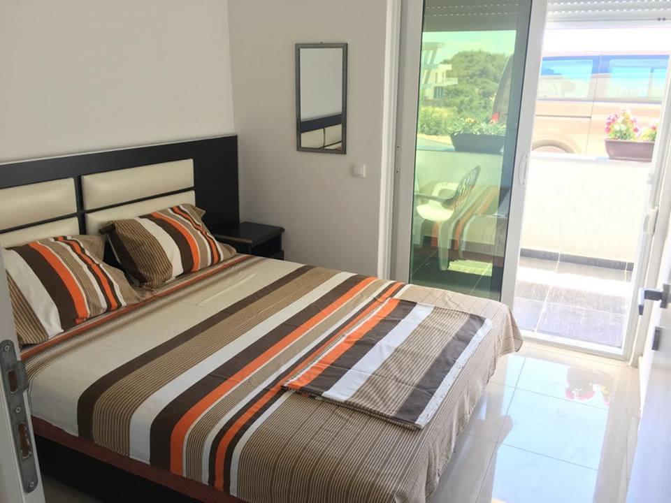 Apartmani Dini Улцинь Экстерьер фото