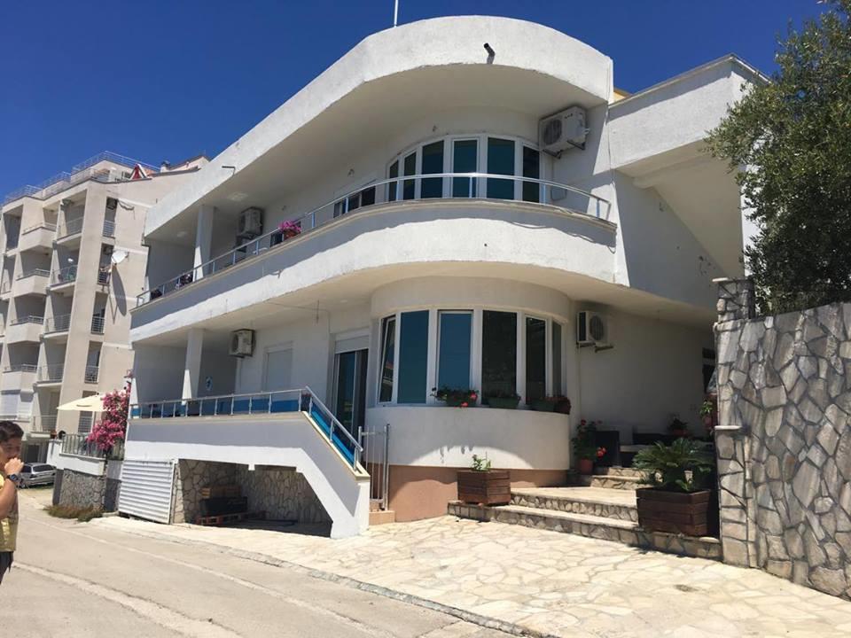Apartmani Dini Улцинь Экстерьер фото