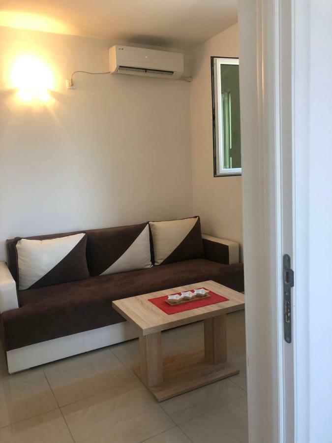 Apartmani Dini Улцинь Экстерьер фото